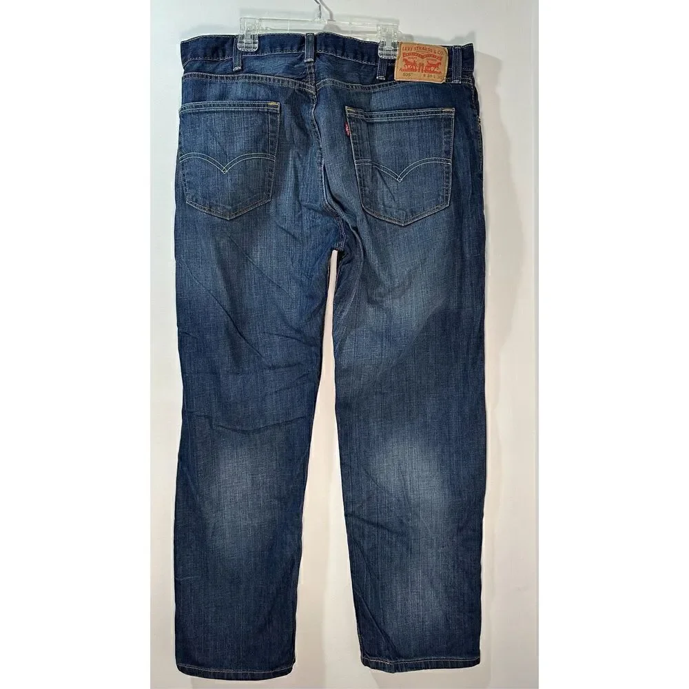 Levi’s men’s 505 straight leg medium wash jeans size 38x30.  #38-0954